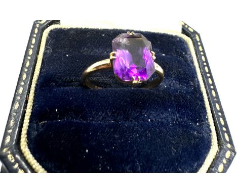 Vintage 9ct gold amethyst ring weight 2g