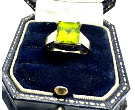 9ct gold peridot ring weight 4.6g