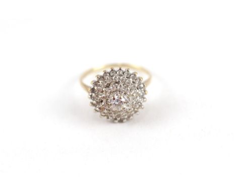 9ct gold diamond halo cluster ring (3.3g)