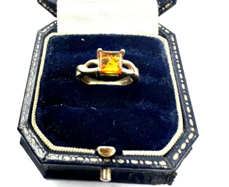 9ct gold Amber ring weight 2.9g