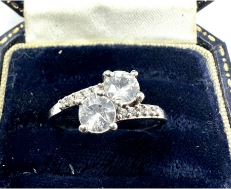 9ct white gold white gemstone diamond shoulders ring weight 2.5g