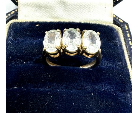 9ct gold  white gemstone ring weight 2.7g