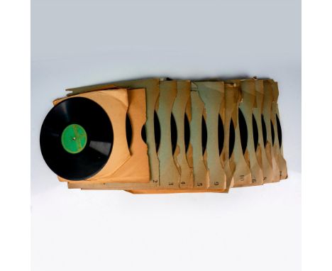 16 10-inch and 12-inch records performed by various artists, such as Josef Rosenblatt, Seymour Rechtzeit, William Schwartz, a