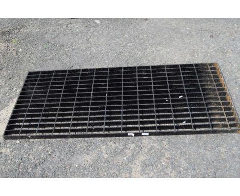 Metal grate, approx 138cm wide