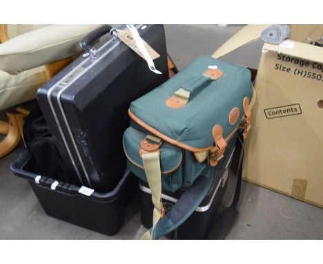 Mixed Lot: Various vintage camera cases to include Leica 