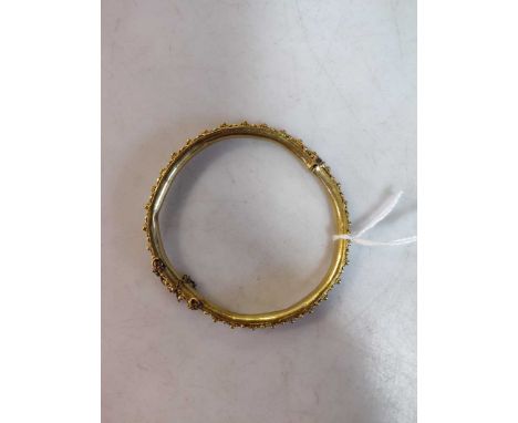 A floral hinged bangle, tested to at least 14ct gold, weight 17.1g