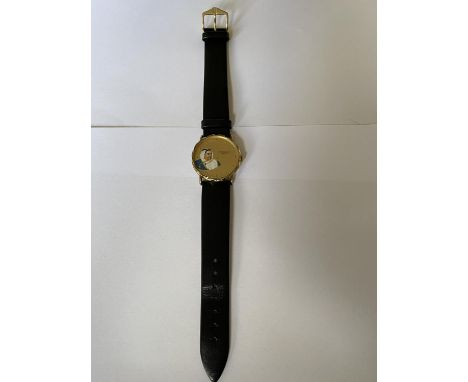 A RAYMOND WEIL GENTLEMAN'S WRIST WATCH, NUMBERED 7022. SIGNED MANUAL WIND MOVEMENT. CHAMPAGNE DIAL WITH GILT DOT HOUR MARKERS