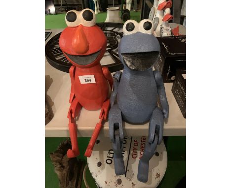 TWO HAND CARVED VINTAGE STYLE NOVELTY WOODEN COOKIE SESAME ST BLUE AND ELMO SHELF PUPPETS 40CM 