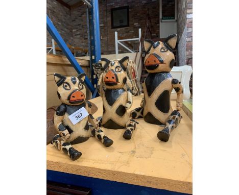 A GRADUATED SET OF THREE VINTAGE STYLE SPOTTED FARM YARD PIGS WOOD SHELF PUPPETS 