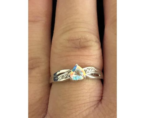 9CT MARKED WHITE GOLD MYSTIC TOPAZ AND DIAMOND HEART SHAPED RING, SIZE N.5. TOTAL GROSS WEIGHT APPROX 2 GRAMS 