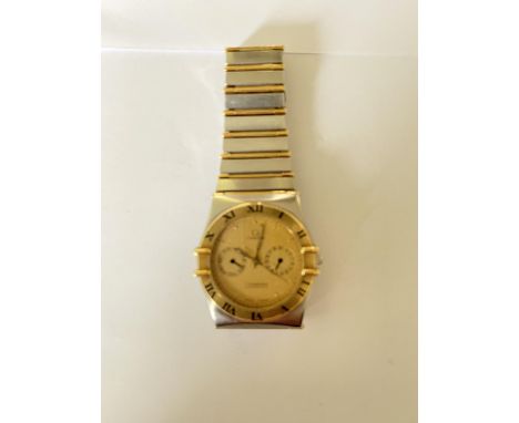A GENTLEMAN'S OMEGA CONSTELLATION 32 MM CHRONOMETER 18 CARAT YELLOW GOLD AND STEEL QUARTZ WRISTWATCH WITH DAY AND DATE SUB-DI