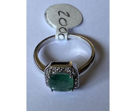 A 9 CARAT WHITE GOLD, DIAMOND AND EMERALD RING (0.04 CARAT) - RING SIZE N 