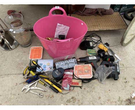 A LARGE QUANTITY OF WORKSHOP TOOLS - MOLE GRIPS, HEAT GUN ETC 