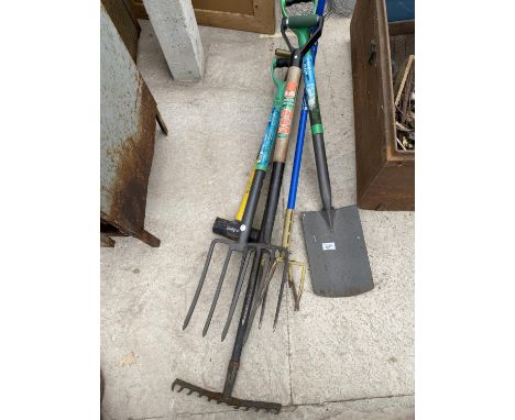GARDEN TOOLS - SPADE, FORK ETC 