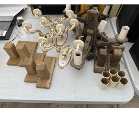 A QUANITY OF MIXED WOODEN AND METAL LIGHT FITTINGS 