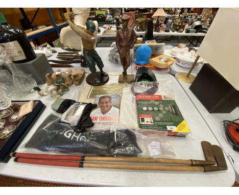 A LARGE COLLECTION OF GOLFING MEMORABILIATO INCLUDE FIGURINES, VINTAGE CLUBS, HIP FLASK ETC 