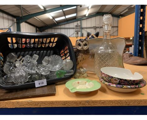 VARIOUS CERAMIC AND GLASS ITEMS TO INCLUDE A LARGE QUANTITY OF GLASS STOPPERS, AN OWL, DECANTER ETC 
