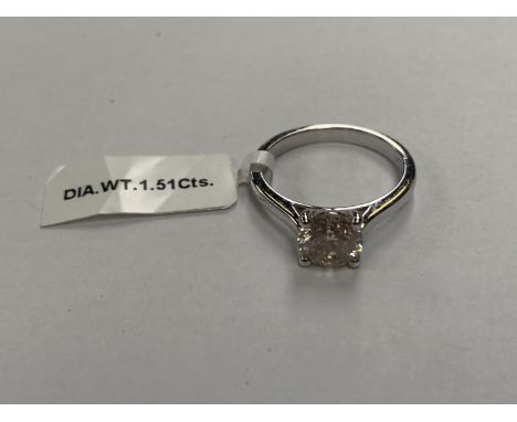 A 1.51 BRILLIANT CUT DIAMOND 18CT WHITE GOLD SINGLE STONE RING, WEIGHT 3.1 GRAMS 