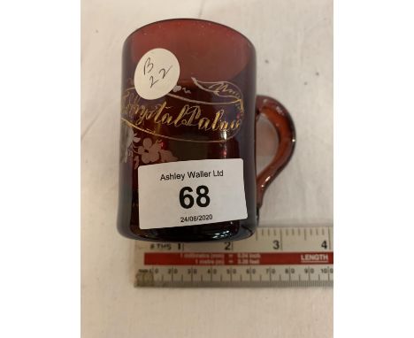 ETCHED RUBY GLASS COMMEMORATIVE MUG 'PRESENT FROM CRYSTAL PALACE' 8 CM 