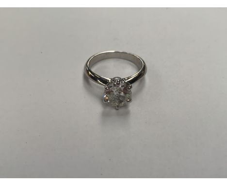 A 1.76 CARAT DIAMOND 18CT WHITE GOLD RING, WEIGHT 4.6 GRAMS 