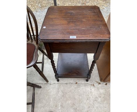 AN OAK SIDE TABLE WITH LOWER SHELF ON BARLEY TWIST SUPPORTS 