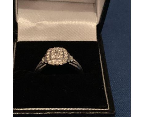 MODERN 9CT HALLMARKED WHITE GOLD BRILLIANT CUT DIAMOND SET CUSHION SHAPED CLUSTER RING SIZE Q 