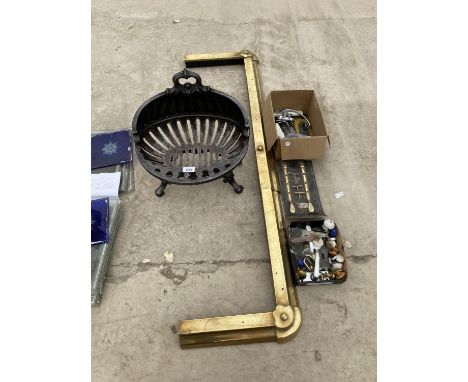 A CAST IRON FIRE GRATE, BRASS FIRE SURROUND AND A QUANTITY OF DOOR KNOBS AND HANDLES 