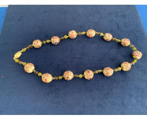 VINTAGE MURANO GLASS CREAM, PINK &amp; YELLOW COLOURED BEAD NECKLACE WITH 9CT GOLD CLASP, 18 INCH 