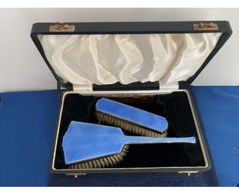 ART DECO BIRMINGHAM SILVER BLUE ENAMELLED ENGINE TURNED BRUSH SET AND COMB, BOXED 