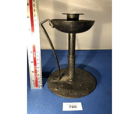 A STYLISED GERMAN ARTS AND CRAFTS SIGNED CHAMBER STICK 'GOBERG BAUGHUS' 19 X 14CM 