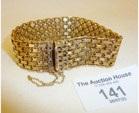 Heavy 9ct yellow gold mesh chain bracelet. Approx 31g