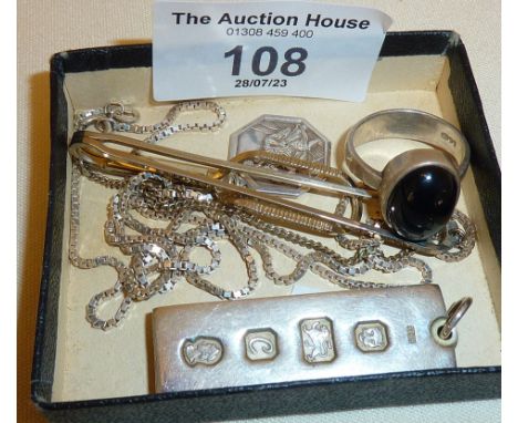 Vintage silver jewellery including a ring and ingot pendant etc