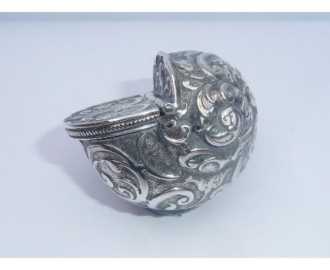 Fine Georgian silver snail or seashell shaped snuff box with ornate engraved design. Approx 3.7cm wide