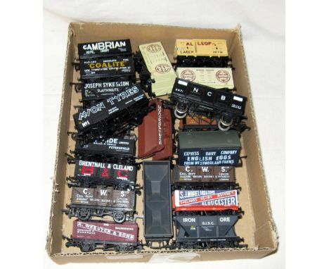 MAINLINE/DAPOL 21 x Private Owner Wagons, Hopper and Closed Vans. Excellent