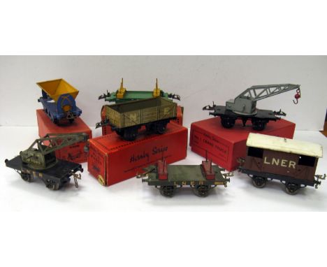 HORNBY 0 Gauge 7 x 0 and No 1 Goods Wagons - No 1 Grey/Black Crane Truck, Green Lumber Wagon with Yellow Bolsters and Robert 
