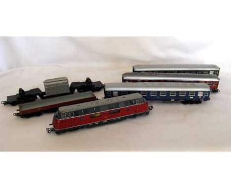 MARKLIN 3R DB Maroon V200 BO BO V200088 and 3 x Express Coaches (ex Set 3121), a bogie Gondola and a 6 axle Well Wagon with G