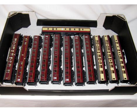 HORNBY/BACHMANN 12 x BR(M) Mk 1 Coaches - 8 x Maroon and 4 x Cream and Red. All Excellent.