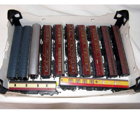 BACHMANN/HORNBY/LIMA - 12 x Coaches - 6 x LMS Maroon 57' Corridor Coaches and 2 x Suburbans - 2 x BR Red and Cream Stanier Co