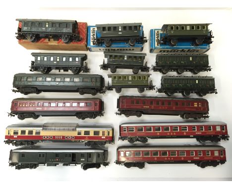 MARKLIN 3R 15 x vintage and later 4 and 2 axle Coaches - including 329/4 (Fair in a Good Box), 2 x 330/1 and 346/2 (Good), 34