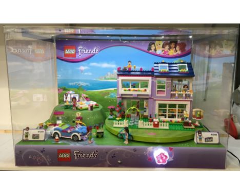 Lego Friends Shop Display Diorama: light-up display featuring 41090 Olivia's Garden Pool, 41091 Mia's Roadster, and 41095 Emm