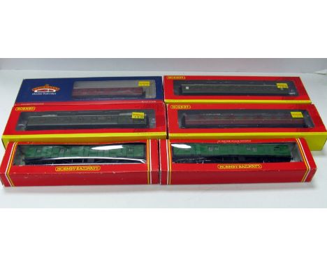 HORNBY and BACHMANN - 4 x Coaches and 2 x Luggage vans - Hornby R4299A and 4318C SR Olive Green Maunsell Coaches, R4261A BR(E