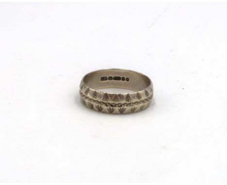 A 9ct white gold wedding band - approx weight 3.6 grams - ring size P - light surface scratches 