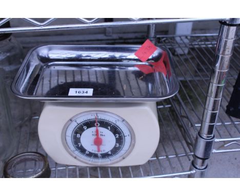 A SET OF RETRO TOWER KITCHEN SCALES