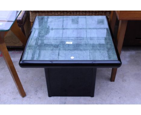 A GLOSS BLACK LAMP TABLE, 23" SQUARE WITH GREEN WOOD EFFECT TOP