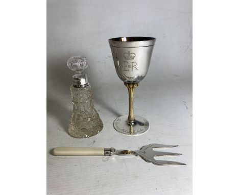 THREE HALLMARKED SILVER ITEMS TO INCLUDE AN E &amp; R ENGRAVED GOBLET, BREAD FORK AND CUT GLASS PERFUME BOTTLE
