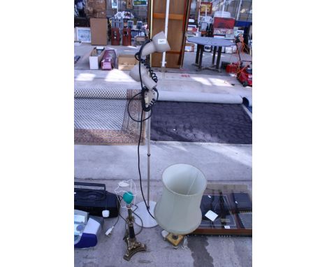 THREE VARIOUS LAMPS TO INCLUDE A DECORATIVE BRASS TABLE LAMP