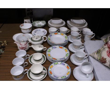 A QUANTITY OF VARIOUS STYLES OF DINNERWARE TO INCLUDE DENBY PASTEL COLLECTION CUPS AND SAUCERS, SMALL TEAPOTS, PLATES, BOWLS,