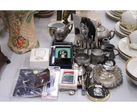 A MIXED LOT OF SMALL COLLECTABLES TO INCLUDE PEWTER, A SILVER COLOURED CERAMIC SUGAR BOWL AND CREAM JUG, COLIBRI LIGHTER, SOU