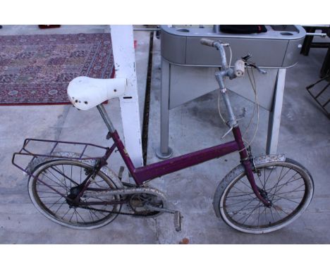 A VINTAGE LADIES BIKE WITH SINGLE GEAR SYSTEM
