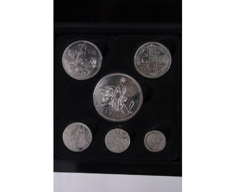 A UK BOXED 1936 EV11 SET OF SIX COINS ARRANGED IN WOODEN BOX . E 50/60 R 40